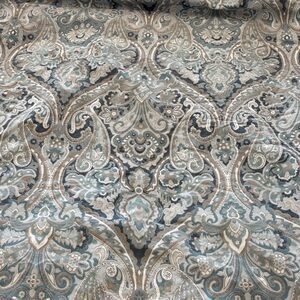 Pottery Barn Blue paisley king Duvet and 2 king shams.